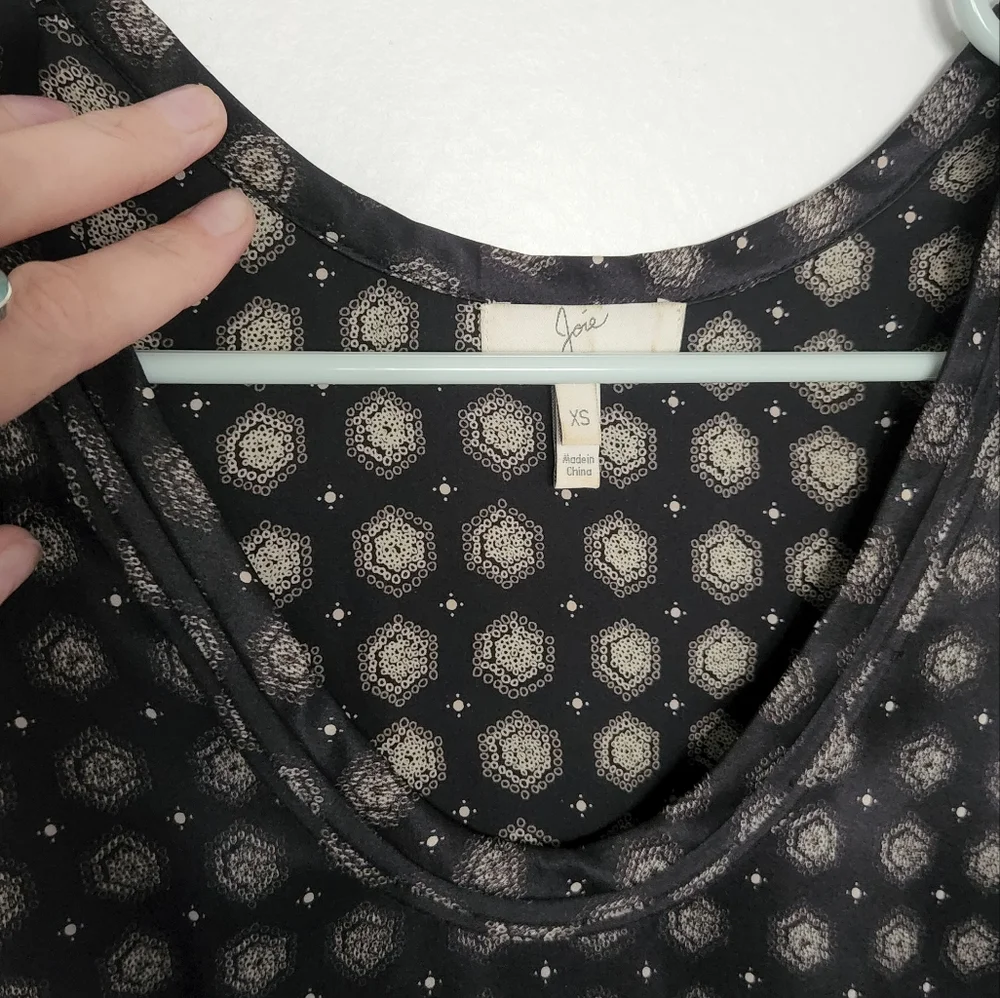Joie silk patterned black sleeveless top size xs - Picture 2 of 5